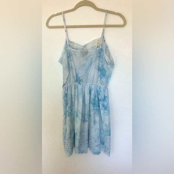 Blue & White Dress Size Medium - Picture 6 of 6